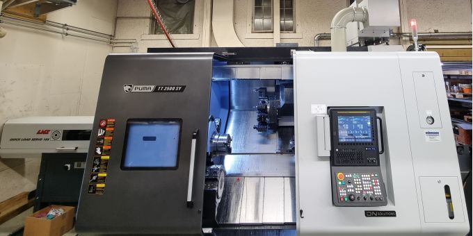 Doppelspindel Drehcenter mit Doppelrevolver und Stangenlader  Doosan Puma TT2500 SY
